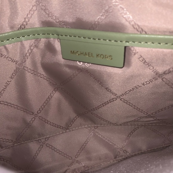 CENTER STRIPE ZIP POUCH